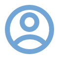 Een eenvoudig blauw avatarpictogram met een cirkelvormig hoofd en schouders op een lichtgrijze achtergrond.